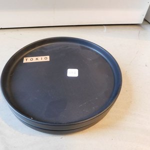 Lote siguiente: Conjunto de platos de cerámica negros tamaño medio