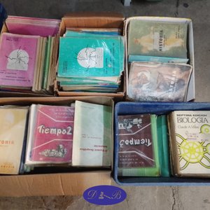 Lote siguiente: Lote de Varias Cajas con Libros Diversos