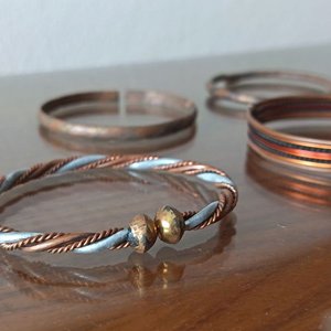 Lote de 5 Pulseras de Cobre y Metal con Medalla Souvenir de Francia - imagen 2