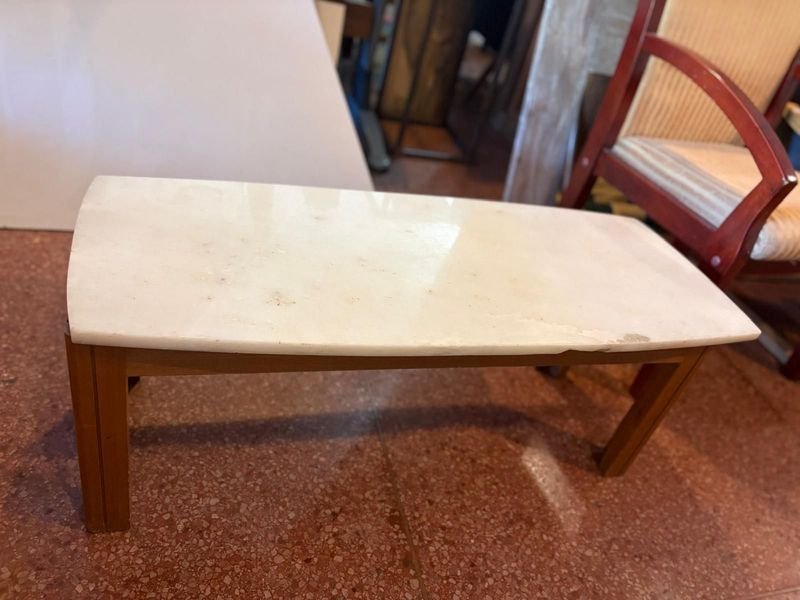 Mesita ratona de madera y mármol para decorar el hogar - imagen 2