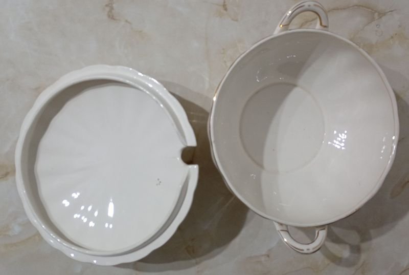 Porcelana INGLESA CREAMPETAL GRINDLEY - Guisera (grande) con diseño ornamentado - imagen 4