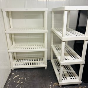 Lote siguiente: Dos Estanterías Plásticas Blancas Modulares 86x42x138cm