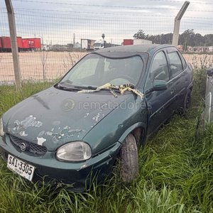Chevrolet Corsa Sedan Verde - Venta de Vehículo Usado - imagen 3