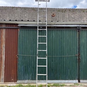 Lote siguiente: Escalera Fija de Aluminio