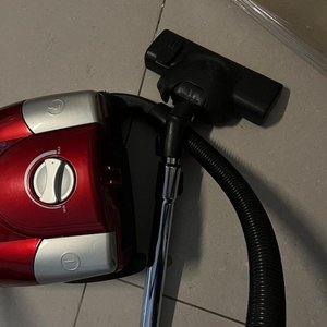 Aspiradora James Roja 2000W Max con Accesorios - imagen 5