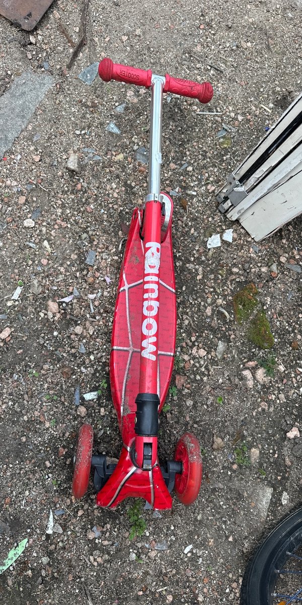 Monopatín Rojo Tres Ruedas