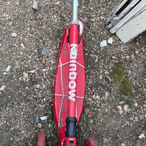 Lote siguiente: Monopatín Rojo Tres Ruedas
