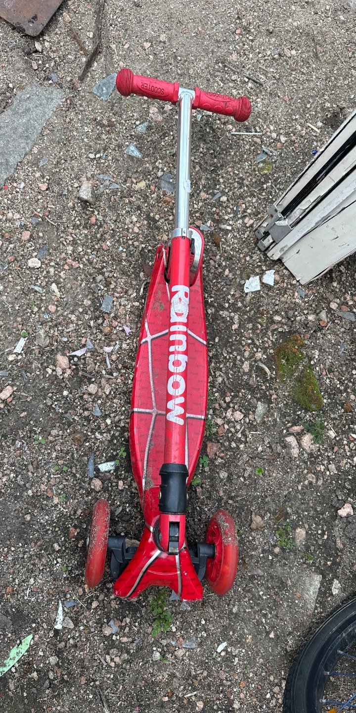 Monopatín Rojo Tres Ruedas