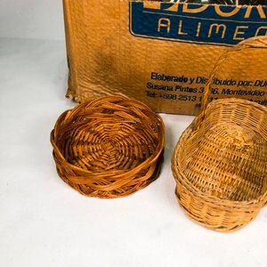 Lote de Canastos de Mimbre y Utensilios de Cocina Metálicos - imagen 4