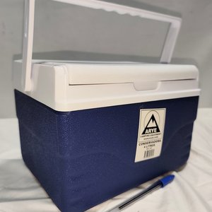 Lote anterior: Conservadora Arye Azul y Blanca, 4 Litros, Tapa con Posavasos