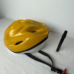 Casco de Bicicleta Amarillo con Cierre Ajustable - imagen 9