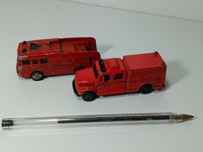 Juguetes de bomberos Maisto y Corgi en miniatura - imagen 2