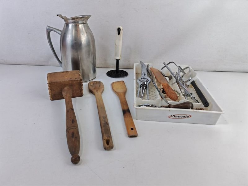 Lote siguiente: Colección de Herramientas de Cocina Antiguas