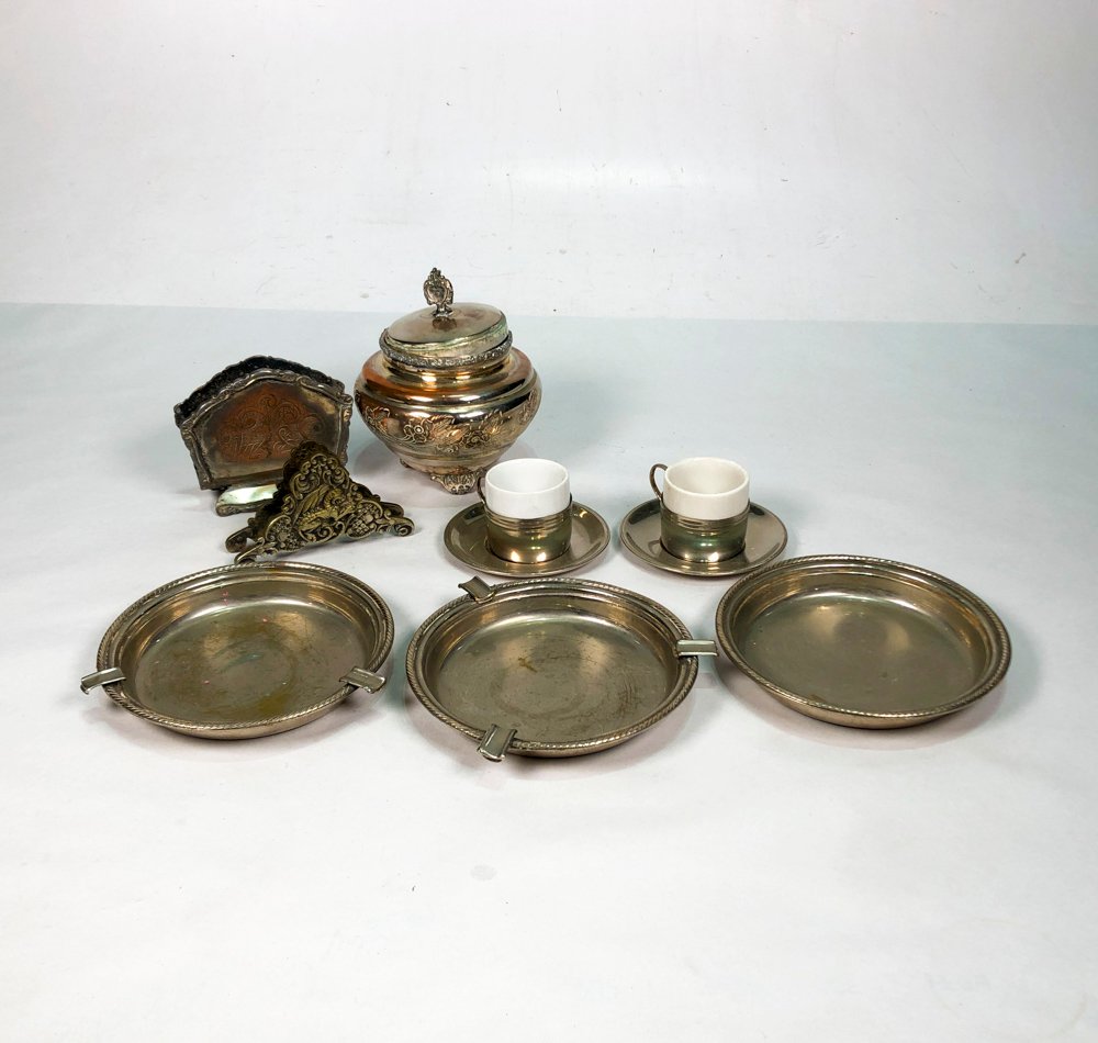 Lote de Metal Vintage: Servilletero, Azucarero, Pocillos y Bandejas