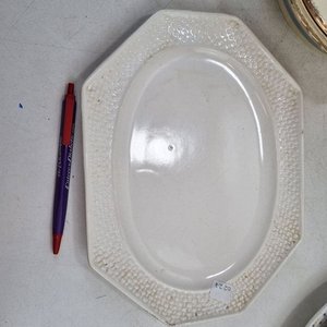 L 068 - 10 Piezas - Importante surtido de piezas de vajilla antigua de diversas firmas europeas, destacando tazas y bandejas de servicio (Con detalles y averias) - imagen 18
