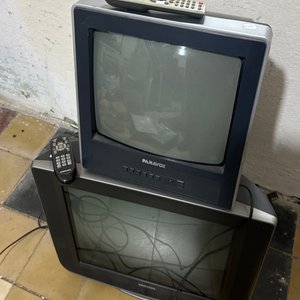 Lote anterior: Dos Televisores Antiguos Funcionales