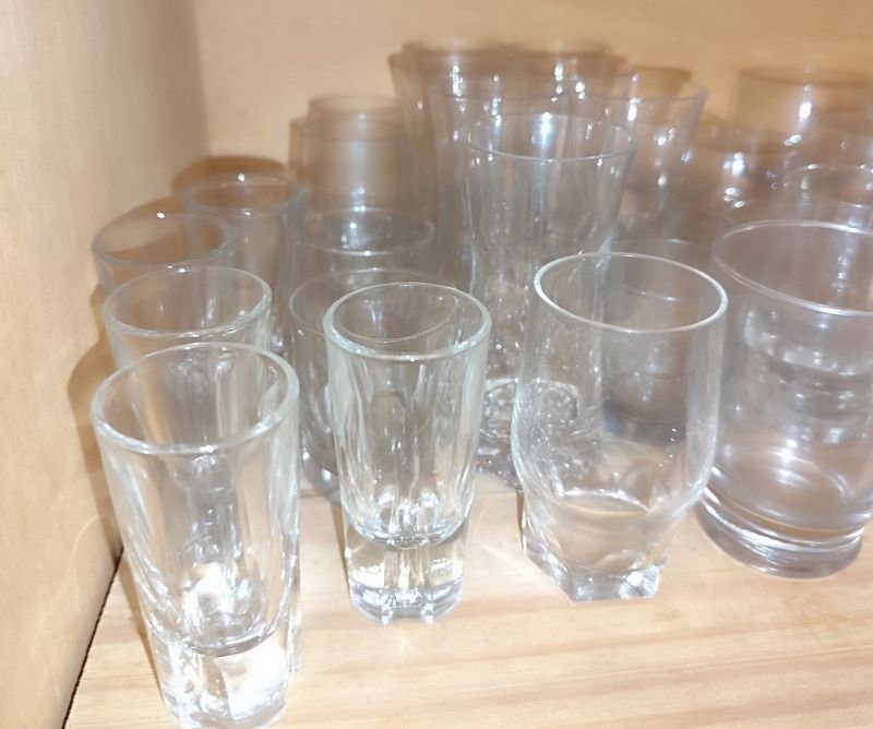 Gigantesco lote de vasos antiguos en diferentes formas y modelos - imagen 2