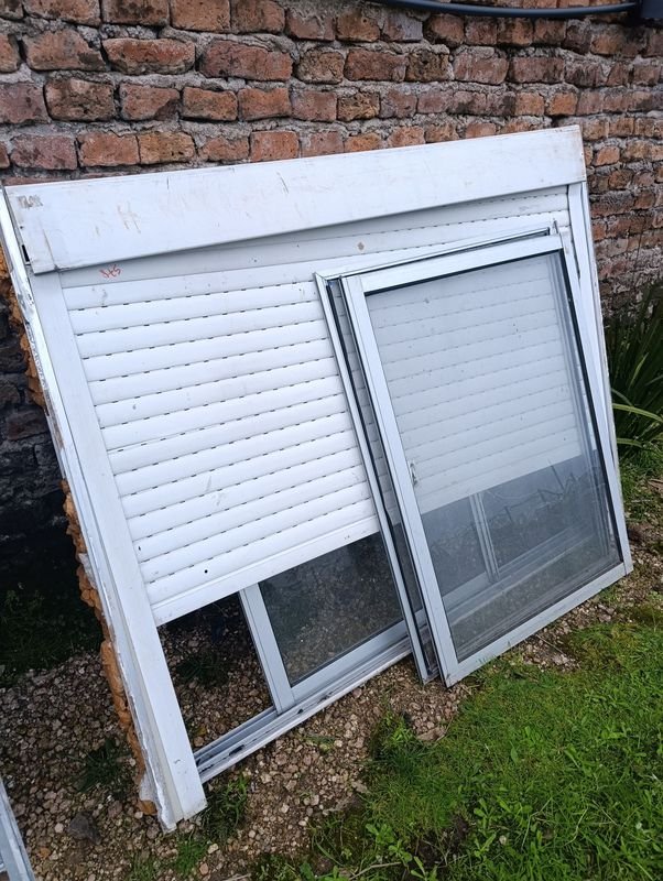 Ventana de Aluminio Usada con Cortina Enrollar y Mosquitero