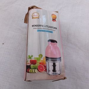 Cinco piezas: juguera + limpiador facial + cargador inalámbrico para iphone + linterna - imagen 6