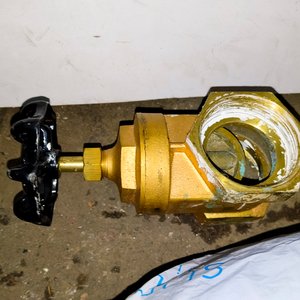 Lote de Válvulas de Bronce y Acoples Varios para Tuberías - imagen 4