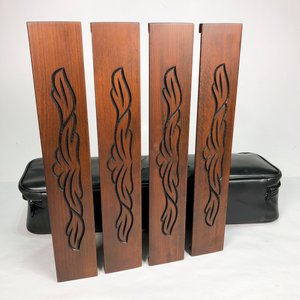 Estuche de Cuero con Cuatro Soportes de Ficha Tallados en Madera - imagen 2
