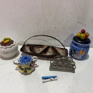 Lote siguiente: Azucarero, Servilletero y Cuenco Decorativo con Frutas