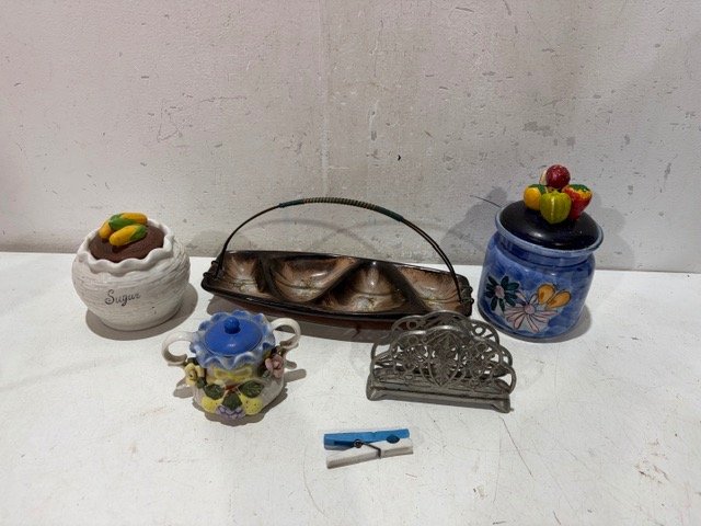 Azucarero, Servilletero y Cuenco Decorativo con Frutas