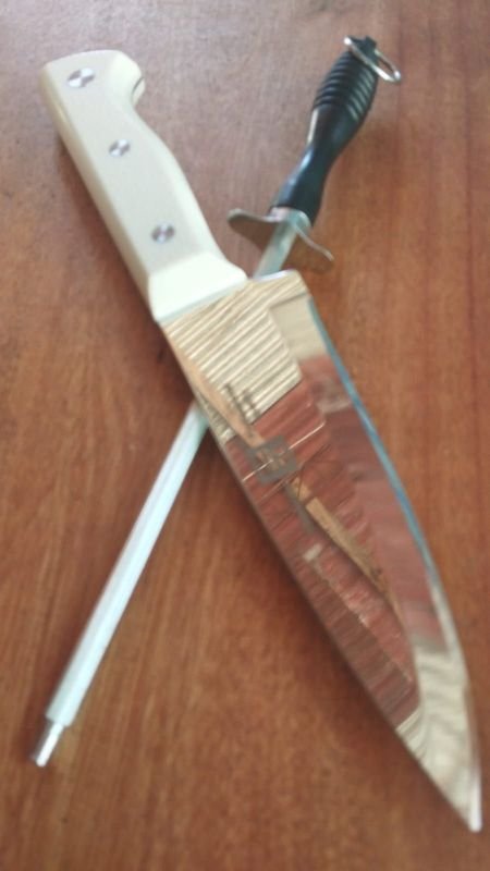 Cuchilla de alta calidad con filo y chaira - imagen 3