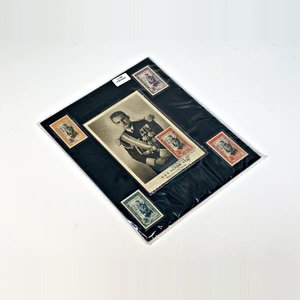 Lote anterior: Folio con Foto y 4 Sellos del Príncipe Rainier III de Mónaco