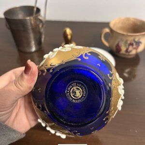 Juego de Loza Antigua: Taza, Plato y Recipientes Decorados - imagen 3