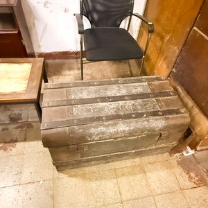 Lote anterior: Baúl Antiguo de Metal y Madera