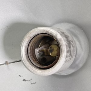 Tres Colgantes de Techo Plateados en Chapa con Portalámparas de Cerámica - imagen 3