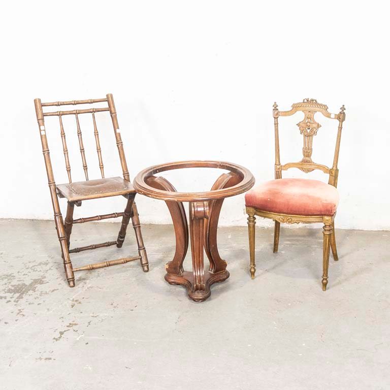 Lote anterior: Sillas y base para mesa de sala circular en madera