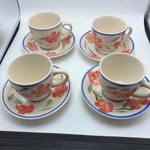 Lote siguiente: Juego de 4 Tazas de Té con Platos de Cerámica Artesanal con Flores Pintadas a Mano