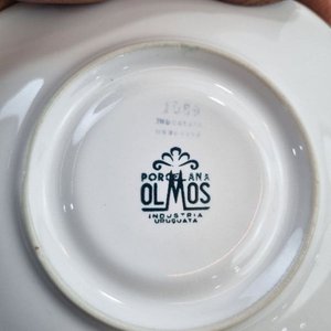 L 392 - 24 Piezas - Importante juego de té/café de Porcelana Olmos, industria uruguaya, con delicado diseño floral en tonos pasteles y realces dorados en bordes, completo y en excelente estado de conservación - imagen 4