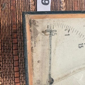 Amperímetro de Panel Analógico Antiguo - imagen 1