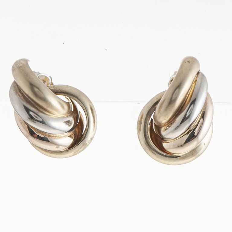 Lote siguiente: Pare de aretes de oro 18k combinados