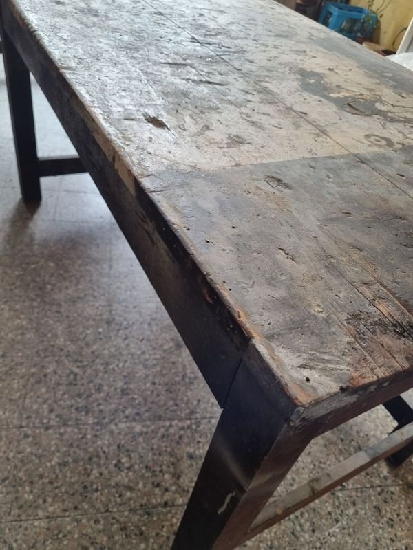Mesa de trabajo antigua y rústica - imagen 10