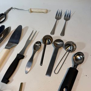 Lote de Utensilios de Cocina: Pinzas, Tijera, Cucharas y Más - imagen 3
