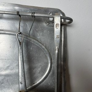 Ganchera Antigua de Aluminio con Accesorios de Cocina - imagen 9