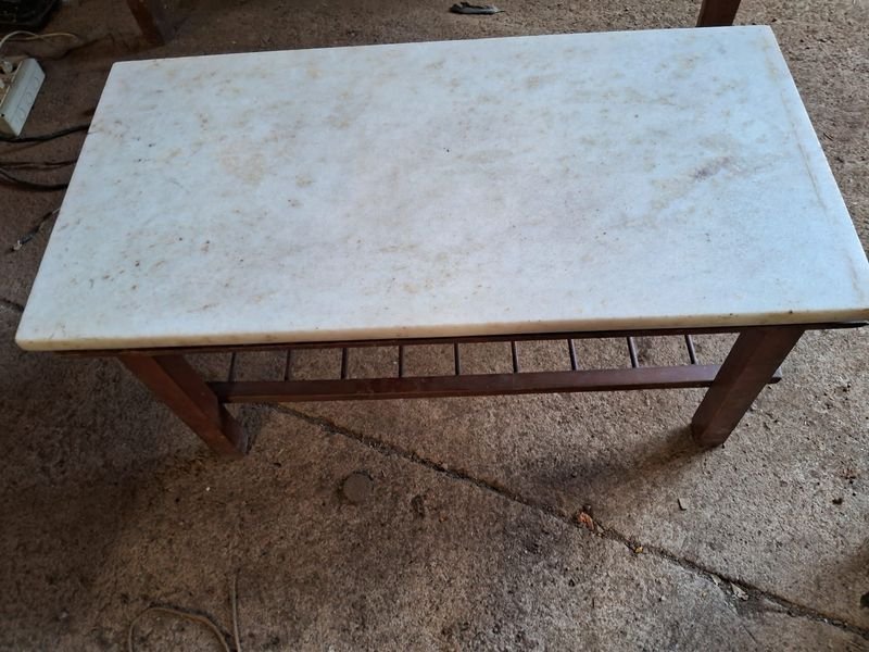 Lote anterior: Mesa ratona en madera y marmol con banco en madera