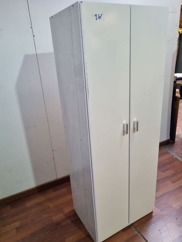 Placard Dos Puertas Estantes Y Palo Para Pechas - imagen 5