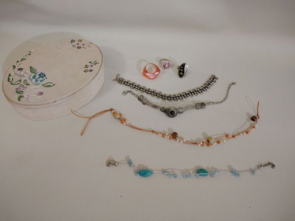 Cofre de madera con joyas y accesorios de excelente calidad - imagen 4