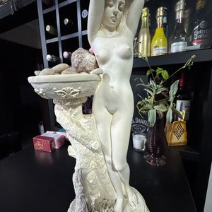 Escultura Decorativa Figura Femenina con Fuente Estilo Clásico - imagen 2