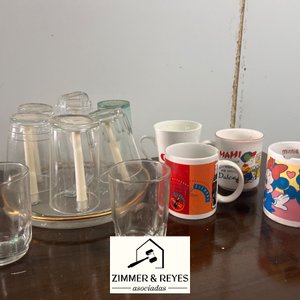 Lote anterior: Set de Vasos y Tazas de Vidrio y Cerámica