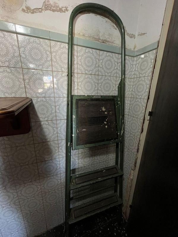 Escalera de Hierro Grande y Fuerte
