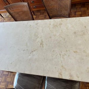 Juego de Comedor Inglés Antiguo: Mesa con Tapa de Mármol y 6 Sillas Estilizadas - imagen 2