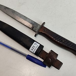 Lote siguiente: Cuchillo de combate alemán de la 1ª y 2ª Guerra Mundial con vaina