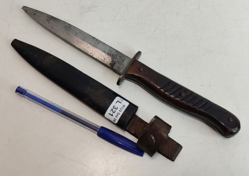 Cuchillo de combate alemán de la 1ª y 2ª Guerra Mundial con vaina