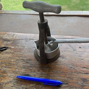 Prensa Antigua para Cítricos de Metal - imagen 6